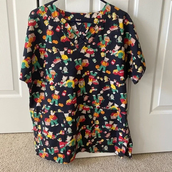 Scrub top with a Fall theme size Medium - Picture 1 of 3